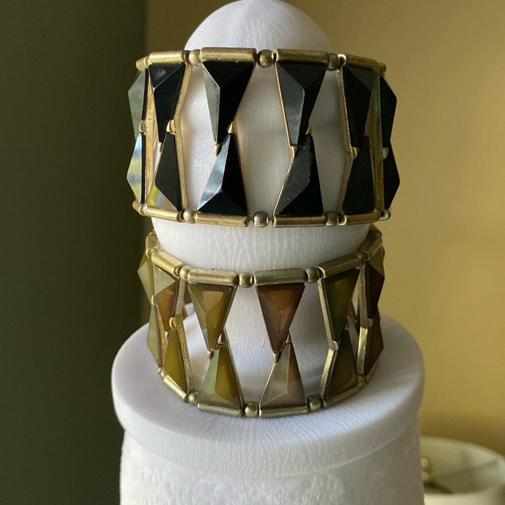 EUC Bundle/2 Retro Stretch Gold Tone Acrylic Bead Stretch Bracelets Green/Black